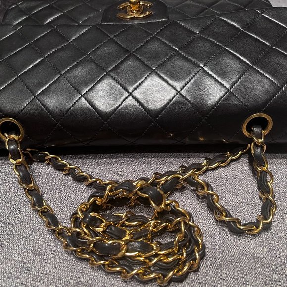 Authentic CHANEL Classic Flap Medium Lambskin Leather Black Gold Hardware - Picture 14 of 16